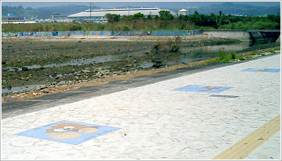 �G�R�N���X�^���A�[�g����