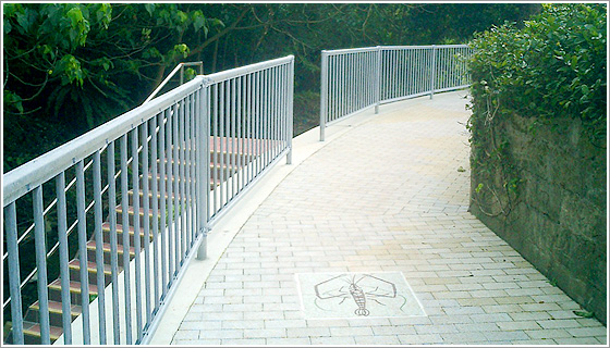 �G�R�N���X�^���@�C���^�[���b�L���O�u���b�N�@�A�[�g����